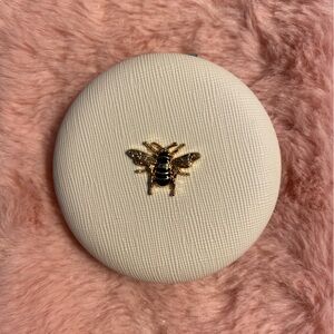 Bee makeup mirror